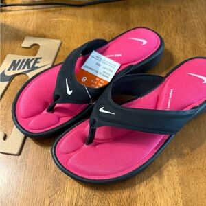 Nike Women’s ULTRA COMFORT Thong Flip Flop Size 8 Black/Vivid Pink  882697 002